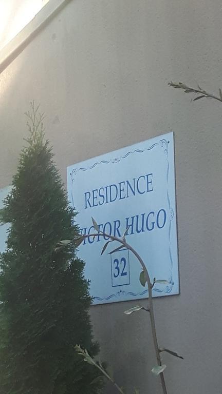 Residence V-Hugo Montfermeil Bagian luar foto
